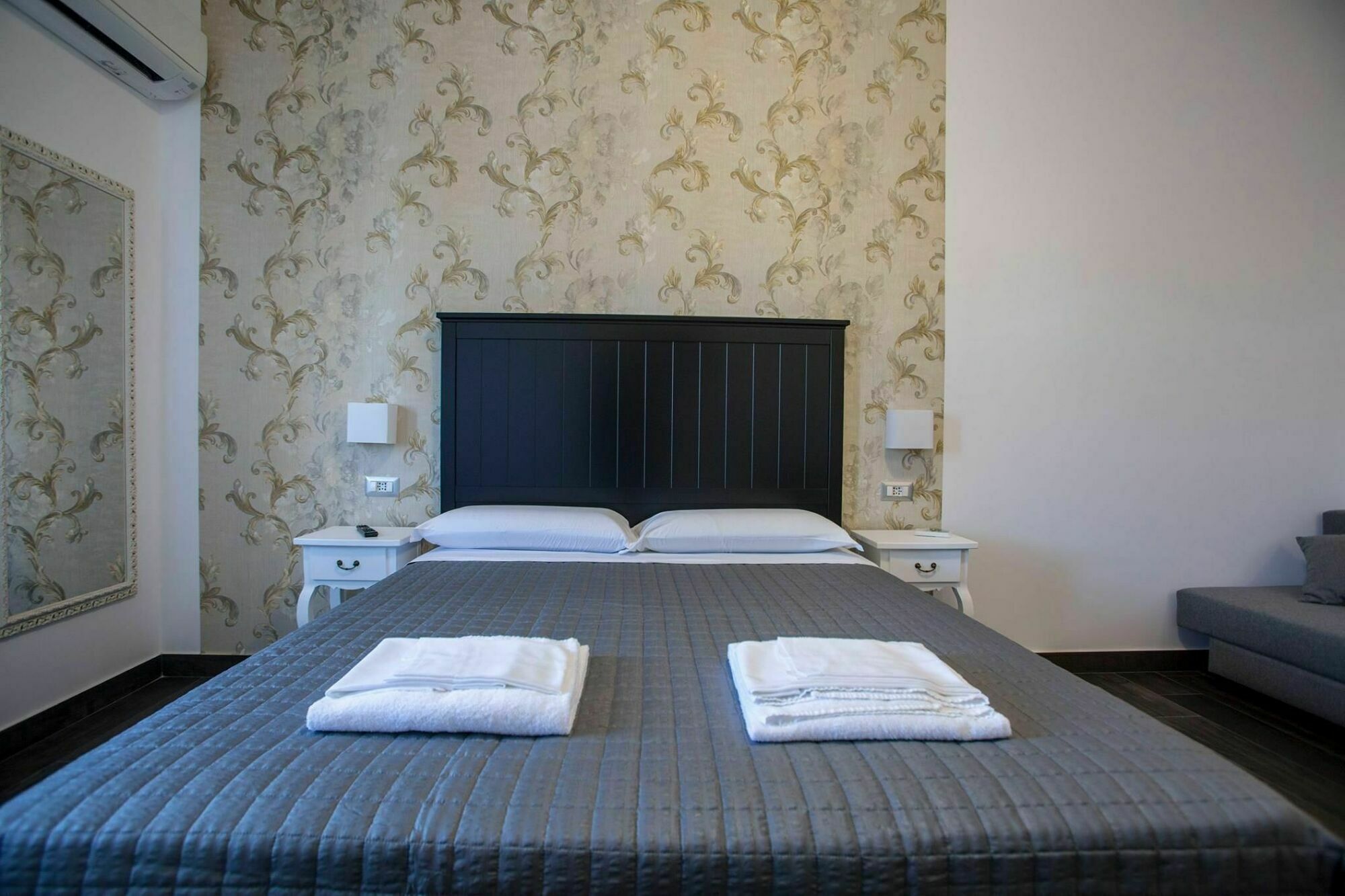 B&B Civico 41 ซาแลร์โน ภายนอก รูปภาพ
